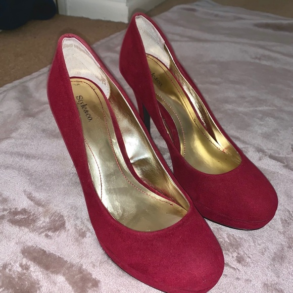 Red Heels - Picture 4 of 5